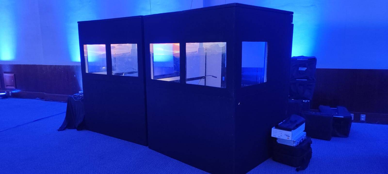 Cabine de tradução com iluminação de palco